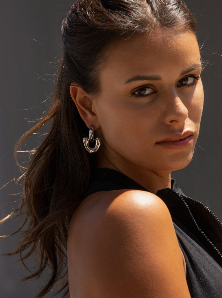 Boucles d'oreillesoriginaux argent avec design lié