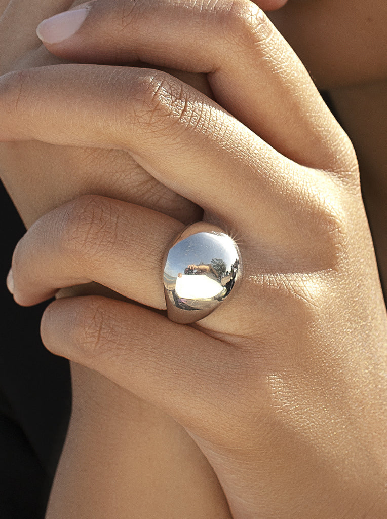 anillo grande de plata diseño orgánico