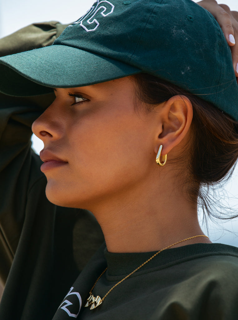 Pendientes aro de plata bañada en oro de diseño ovalado estilo minimalista