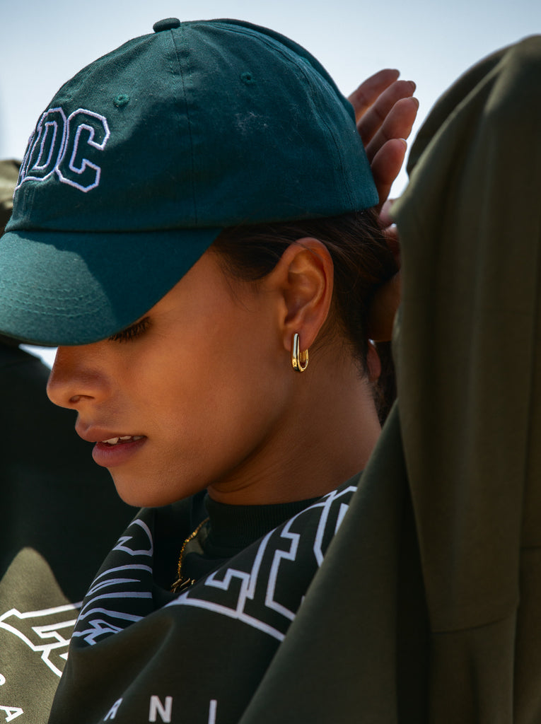 Pendientes aro de plata bañada en oro de diseño ovalado estilo minimalista