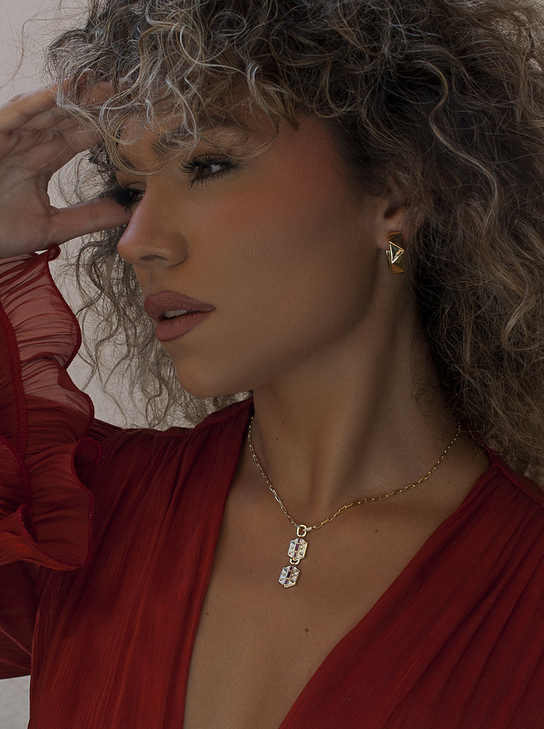 Pendientes aro de plata bañados en oro con acabado geométrico