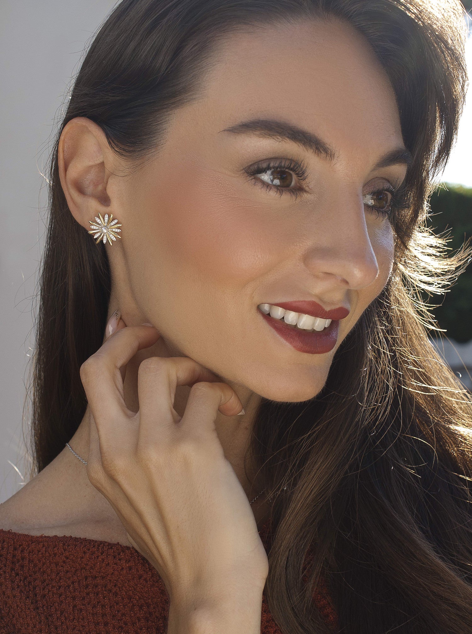 Pendientes bicolor de plata con diseño floral