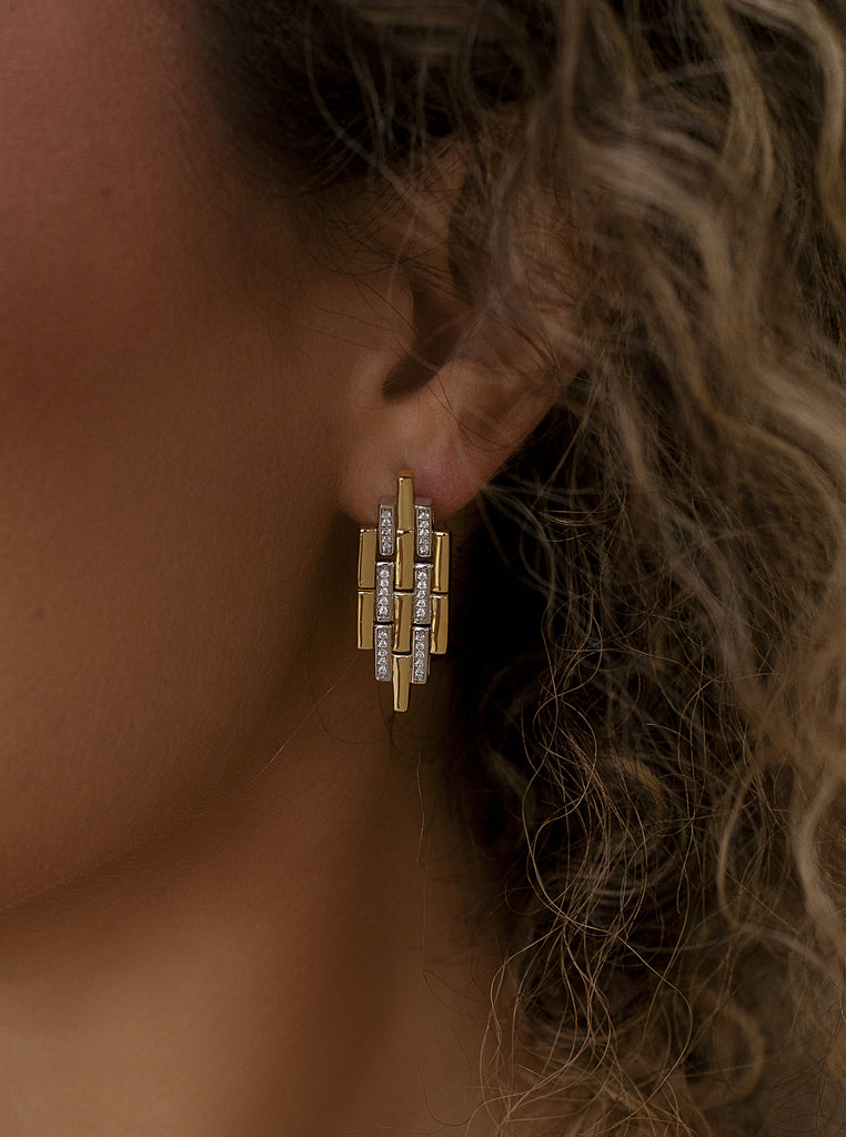 Two-tone silver earrings with a mobile structure and cubic zirconia