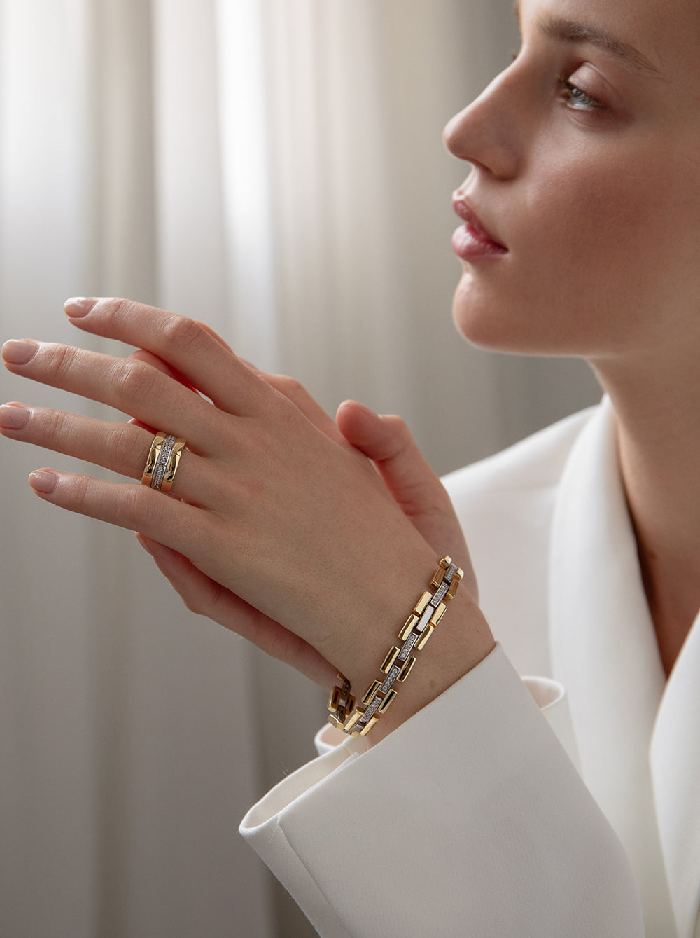 Anillo de plata bicolor estractura con circonitas