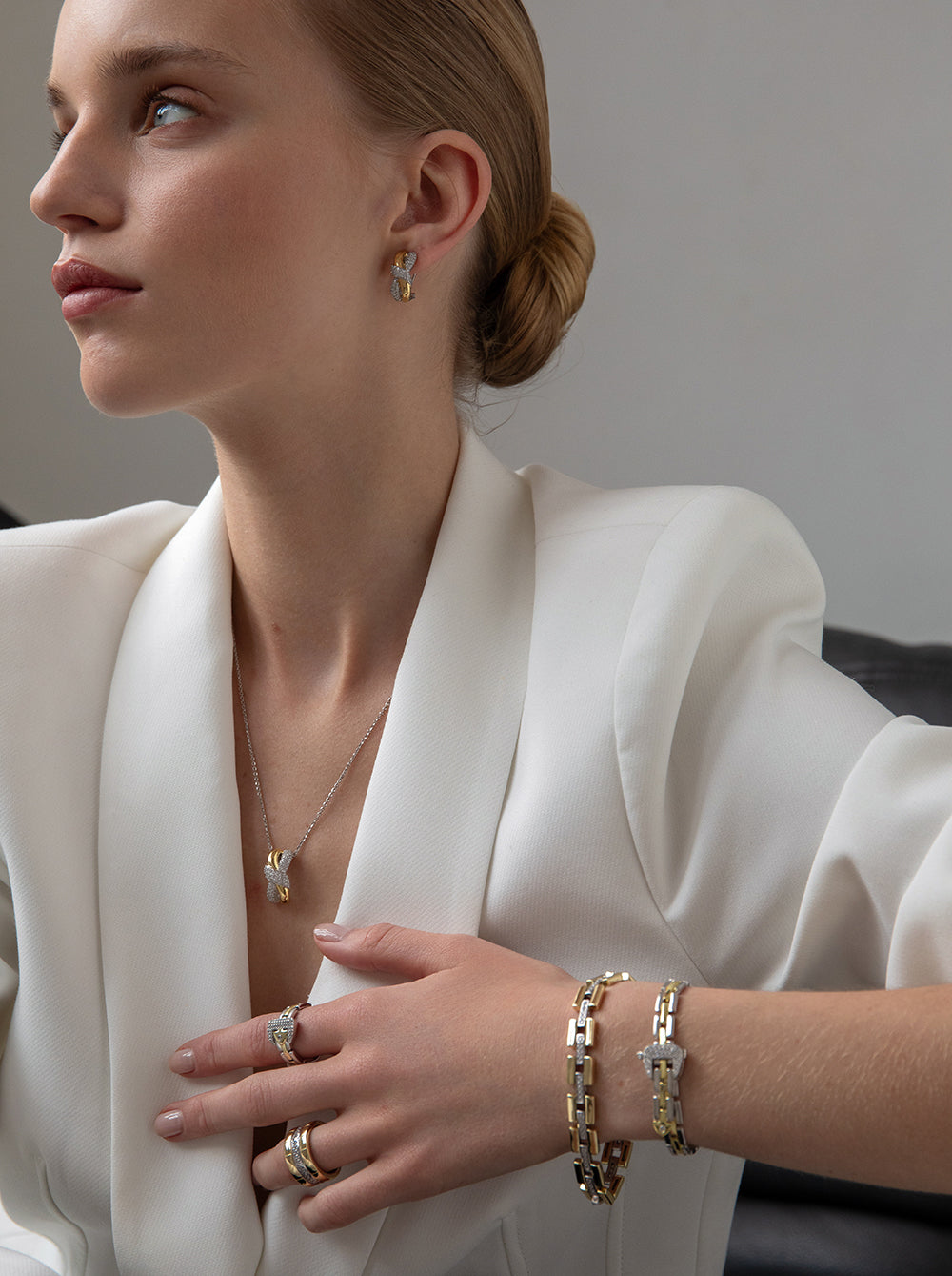 Anillo de plata bicolor estractura con circonitas