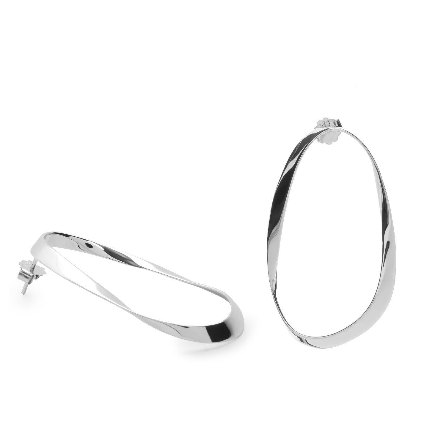 Boucles d'oreilles originales en argent avec un motif liquide