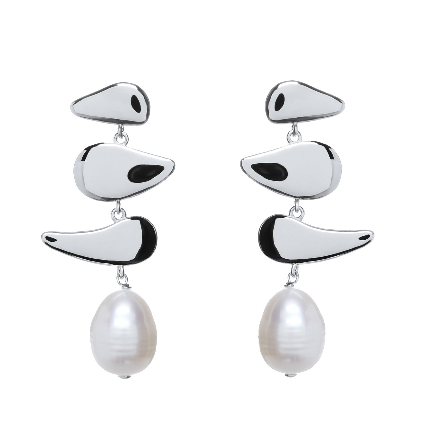 Silver pearl earrings with an organic and fluid structure