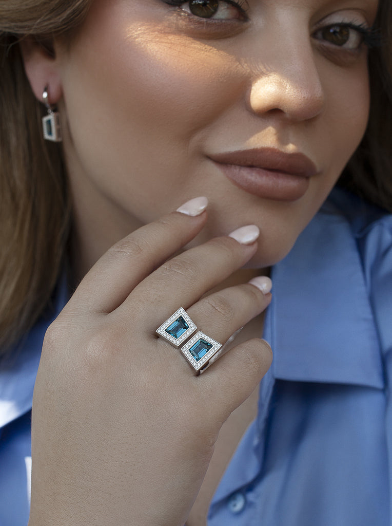 Anillo doble de plata con circonitas azul y halo de circonitas