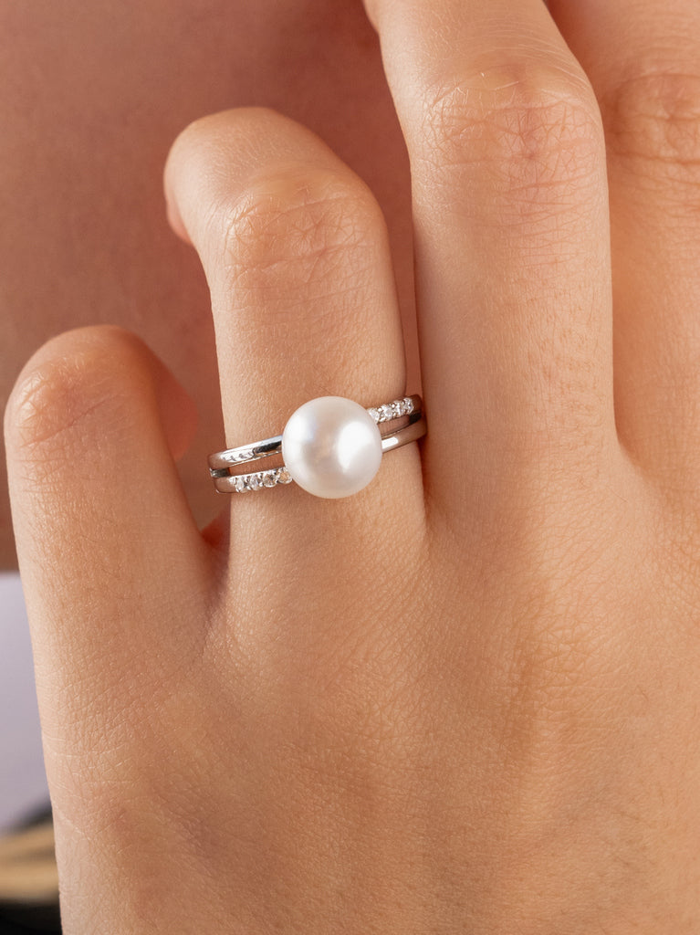 ring with pearl style double with zirconias