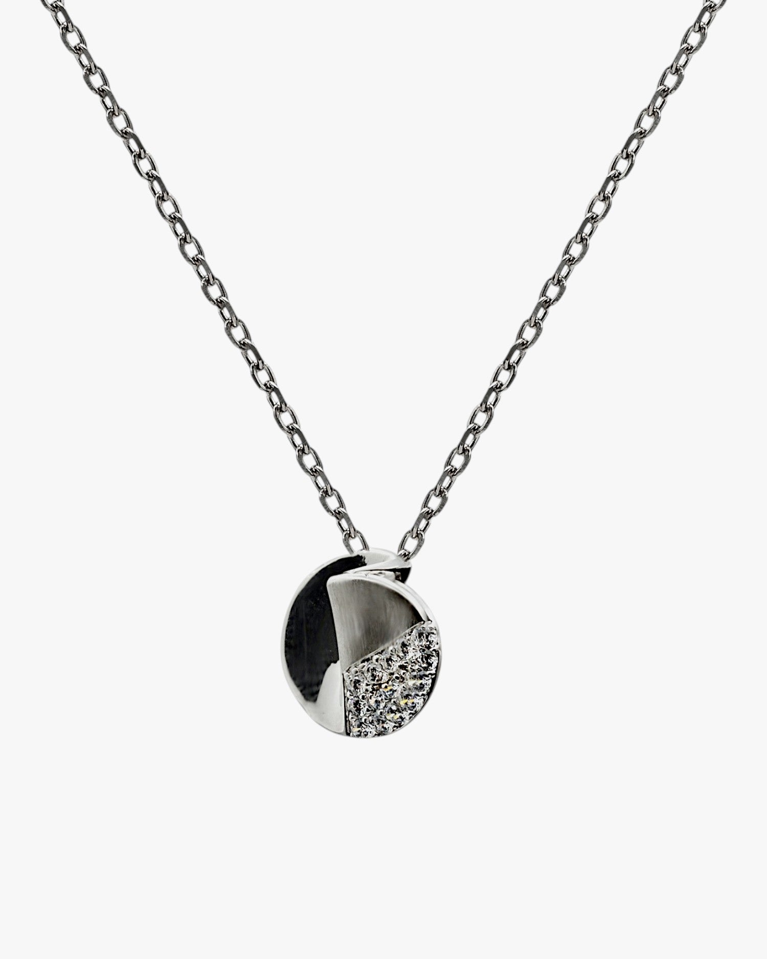 Petit collier en argent orné de volume et de zirconiums cubiques