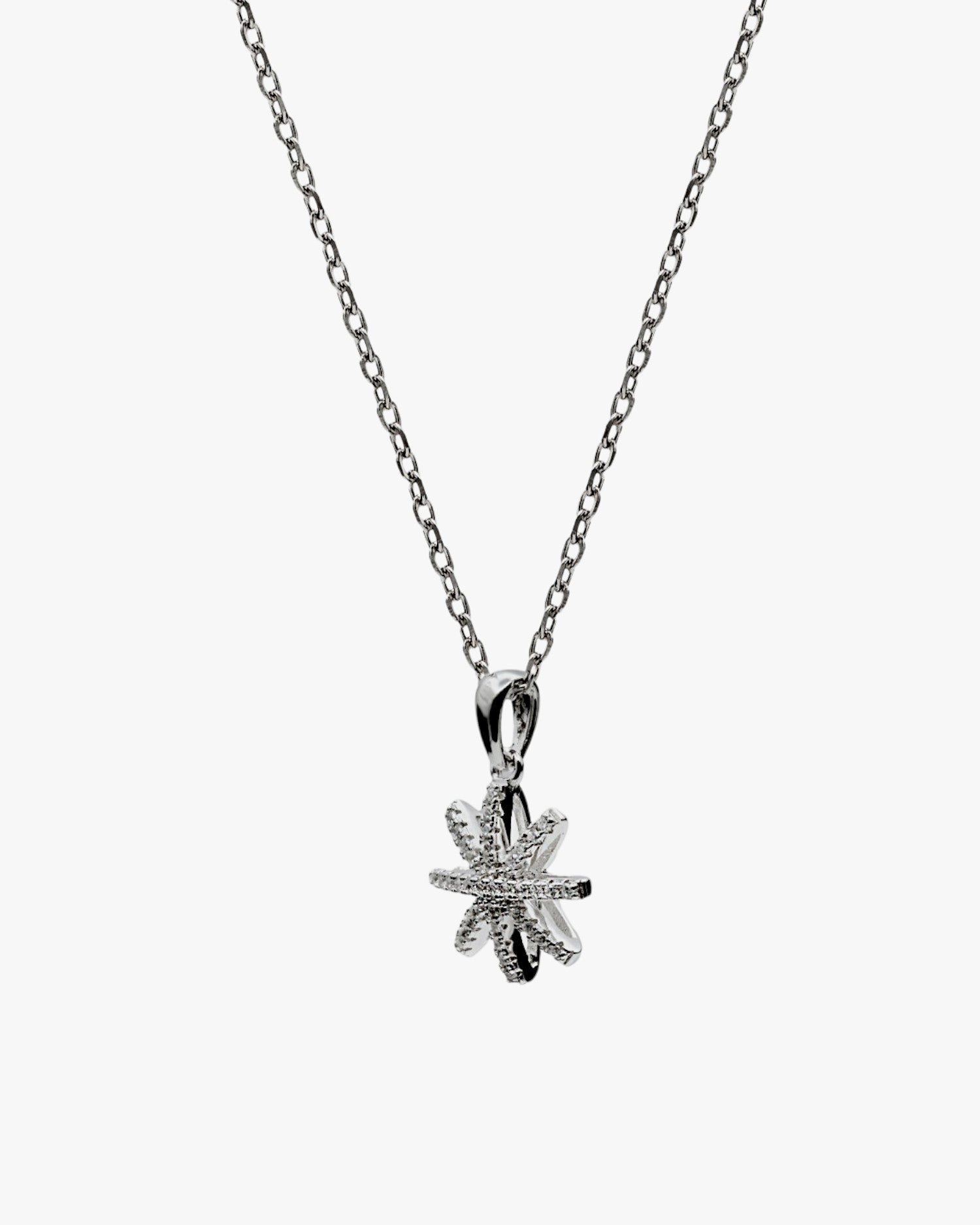 Collar pequeño en forma estrella con circonitas