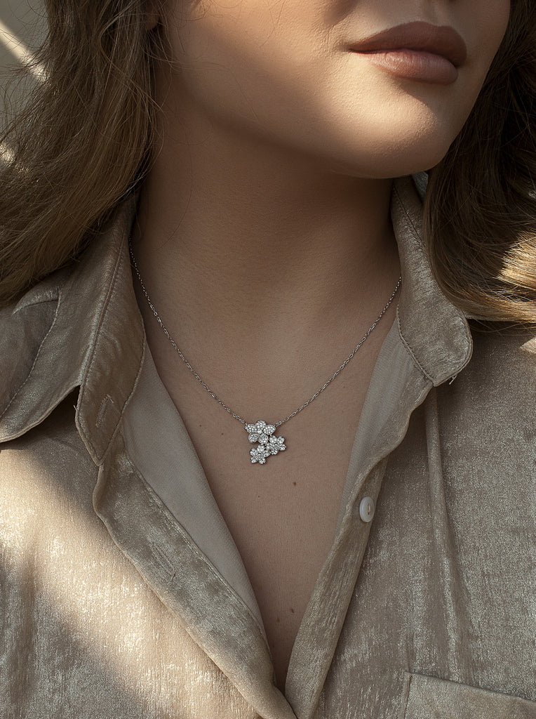 Collares plata originales con diseño floral brillante