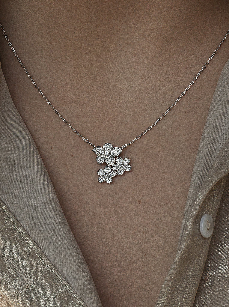 Collares plata originales con diseño floral brillante