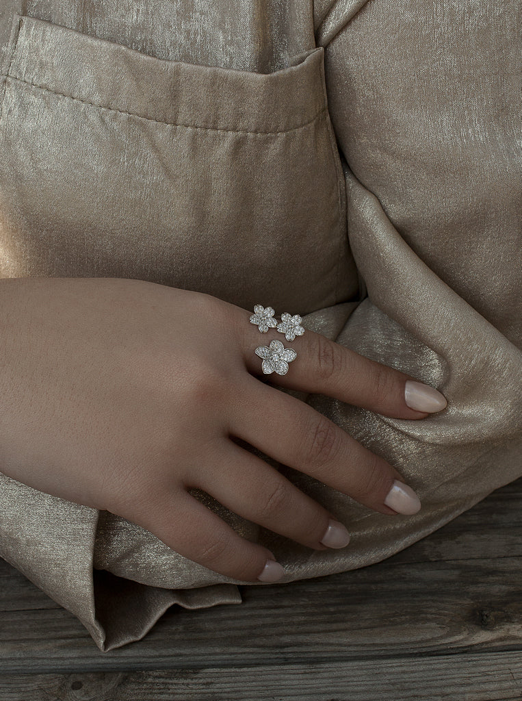 Anillos de diseño con inspiración floral abierto