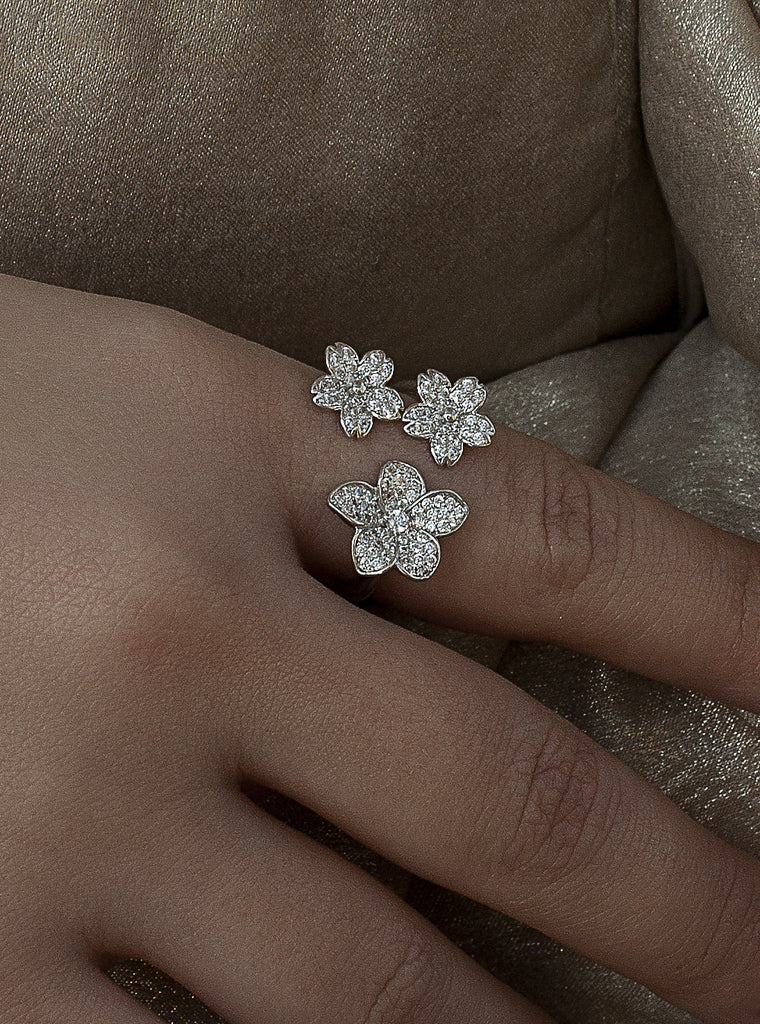 Anillos de diseño con inspiración floral abierto
