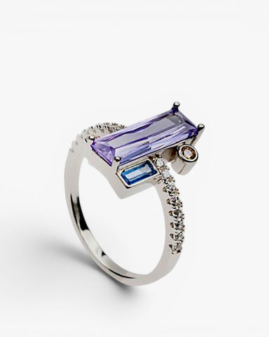 Bague en argent à motif géométrique et améthyste