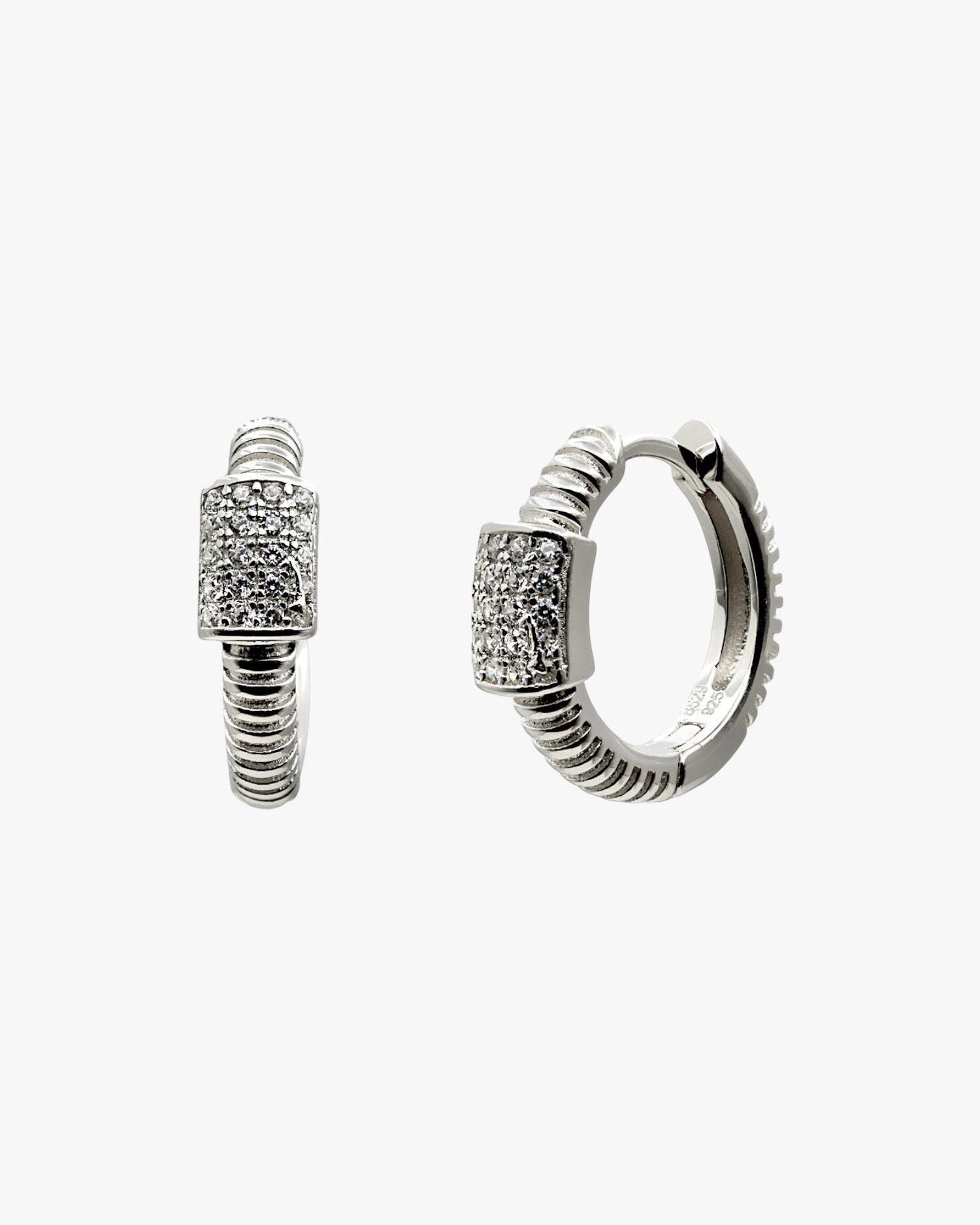 Pendientes de plata 925 tipo aro con circonitas y relieve acanalado