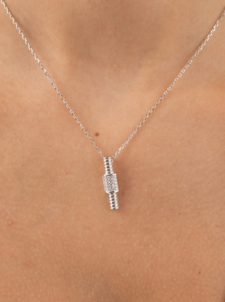 Colgante de plata 925 con circonitas y diseño acanalado