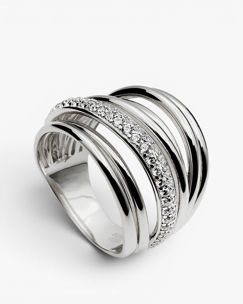 Anillo ancho de plata con varios railes y circonitas
