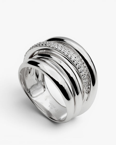 Anillo ancho de plata con rail de circonita superpuesta