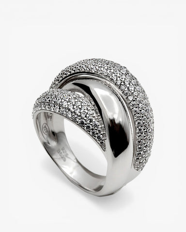 Anillo ancho de plata entrelazado con circonitas