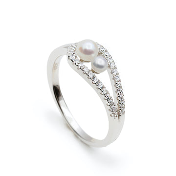 Anillo con perlas de plata diseño moderno