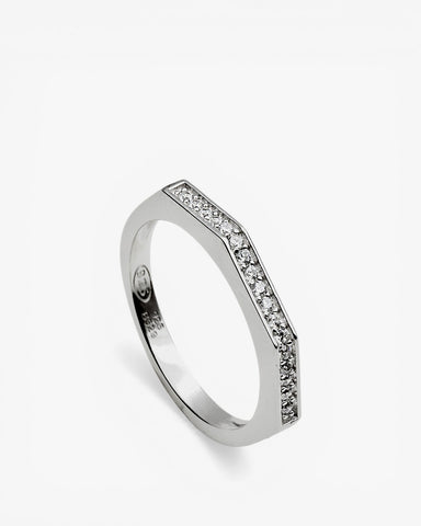 Anillo fino de plata con circonitas estilo hexagonal