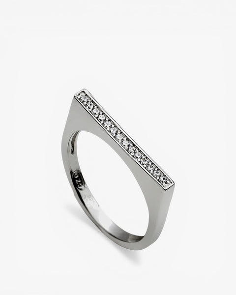 Anillo fino de plata con circonitas estilo cuadrado