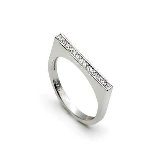 bague fino de argent avec zircons style carré