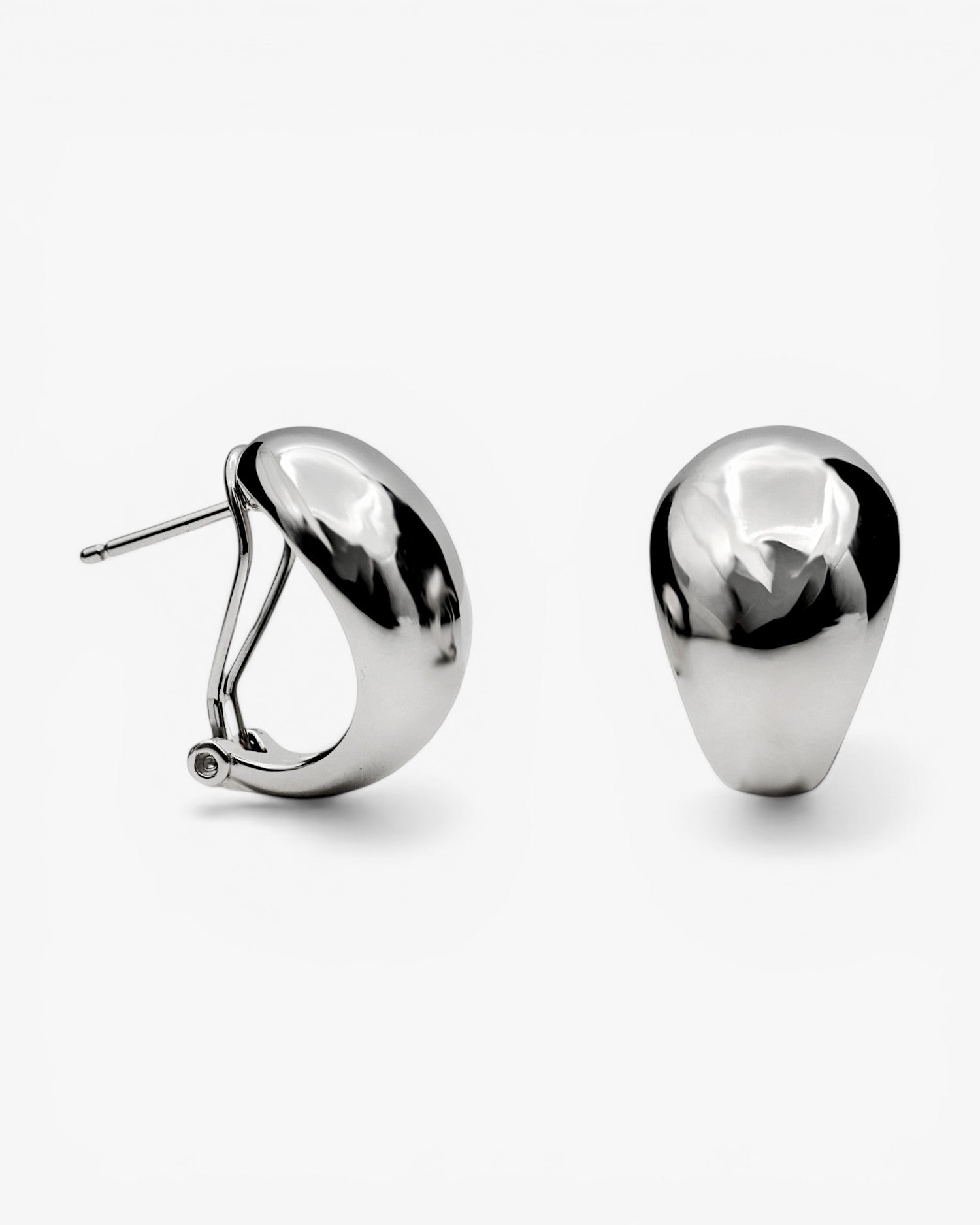 Pendientes de plata en forma de gota en cierre omega