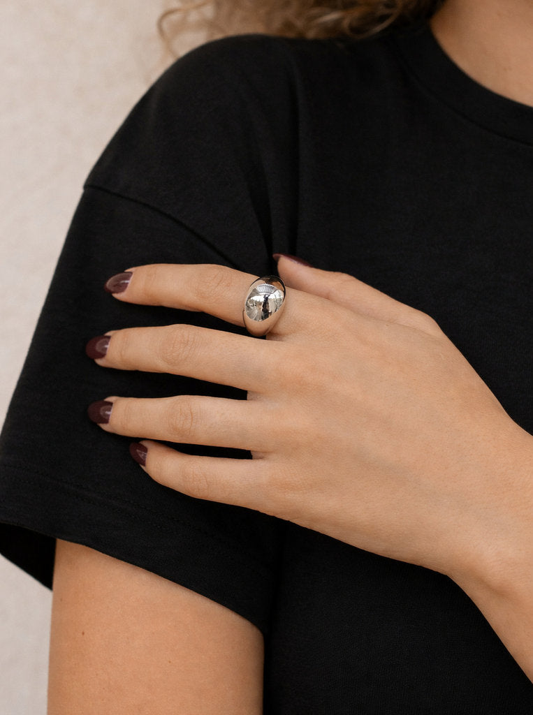 anillo grande de plata en forma de gota