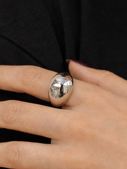 anillo grande de plata en forma de gota