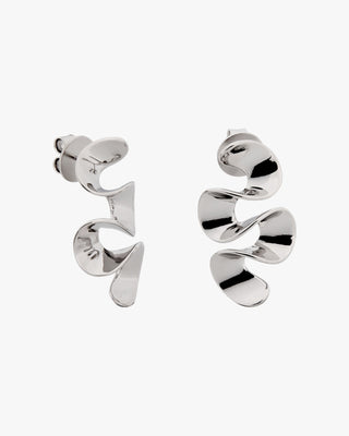 Pendientes originales diseño fluido y ondulado