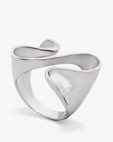 Anillos de diseño de forma fluida y ondulada