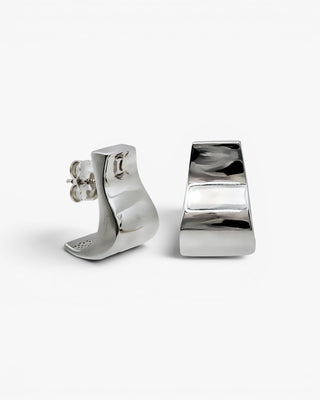 Pendientes de plata con diseño geométrico y elegante