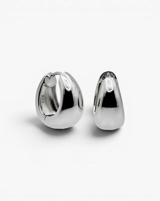 Pendientes de aro de plata con diseño contemporáneo