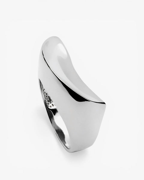 Anillos de diseño en plata de estilo curvado