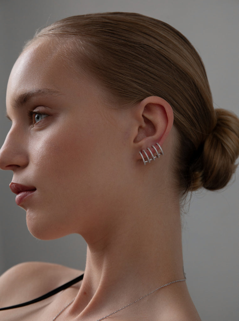 Pendiente trepadora esctructura semi circulo con circonitas