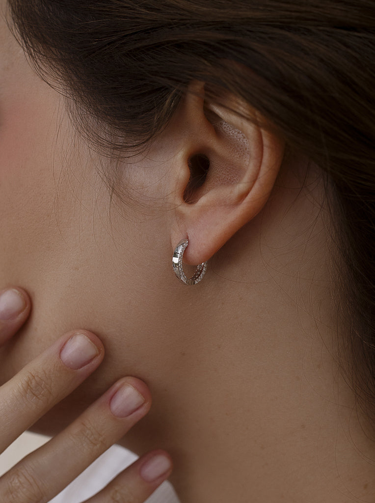 Pendientes aro medianos con mini circonitas en los laterales