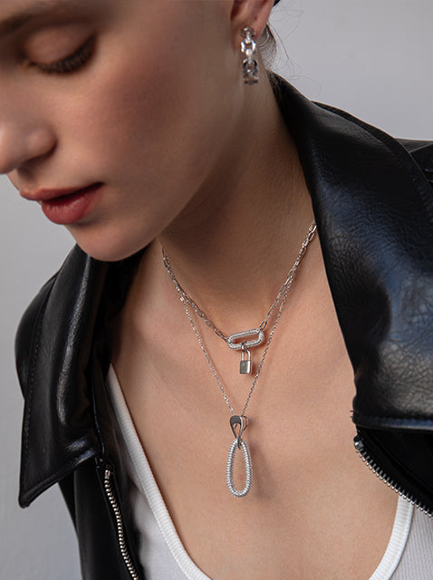 Collar de plata con circonitas motivo candado