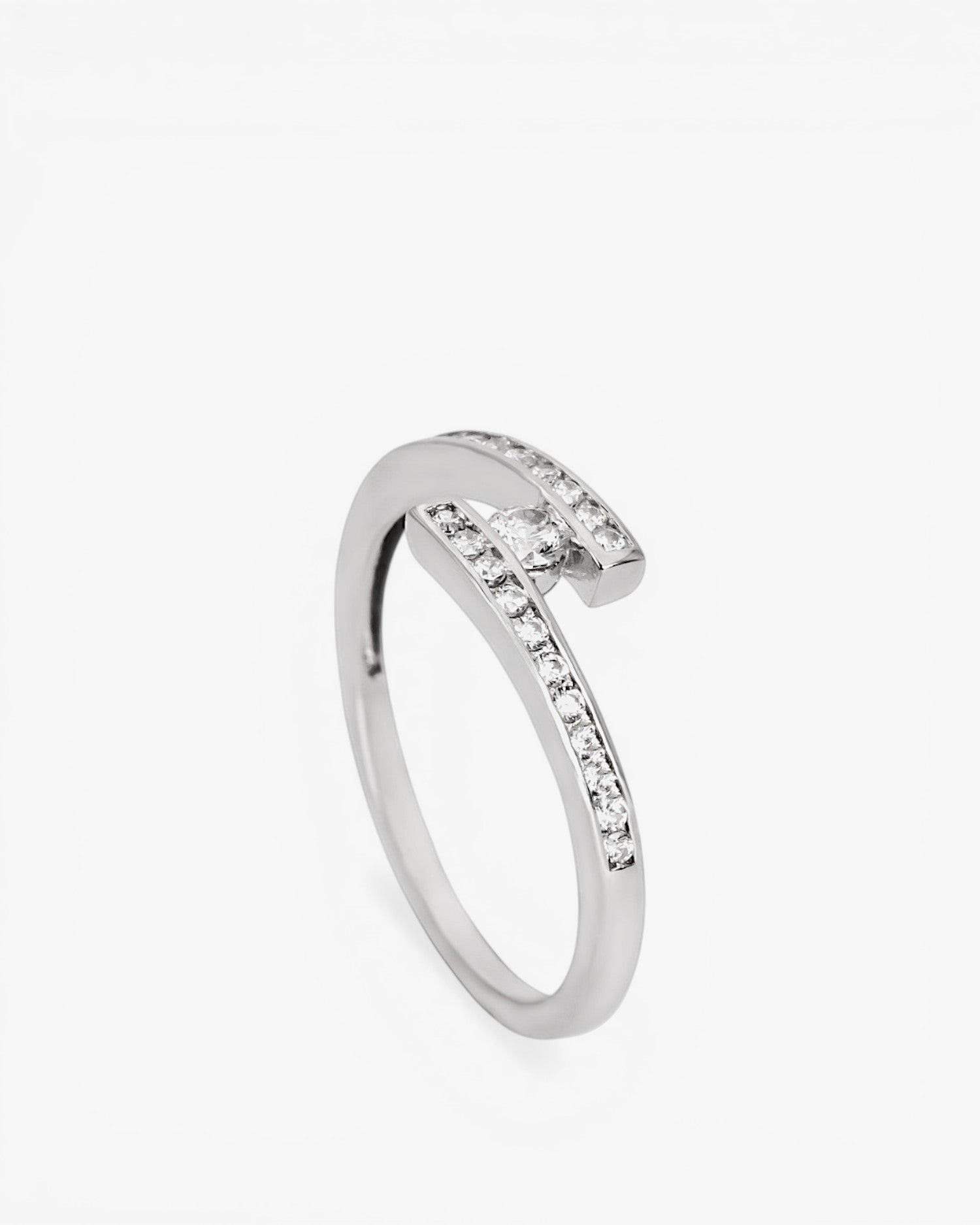 Anillo fino con circonitas de plata semiabierto