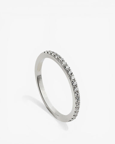 Anillo fino con circonitas de plata diseño simple