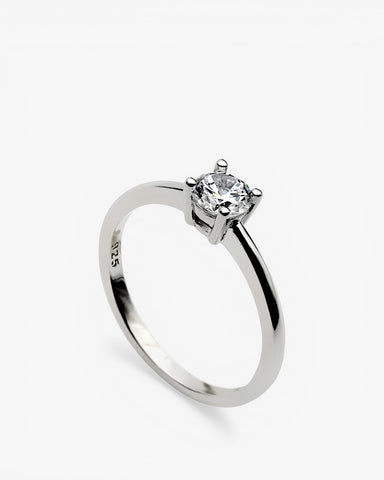 Anillo solitario de plata fino diseño simple