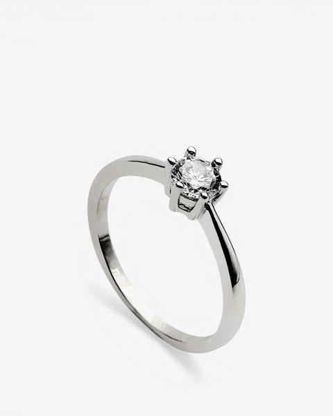 Anillo solitario de plata con circonita talla redondo