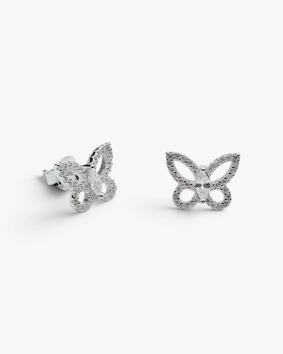petites boucles d'oreilles en argent en forme de papillon