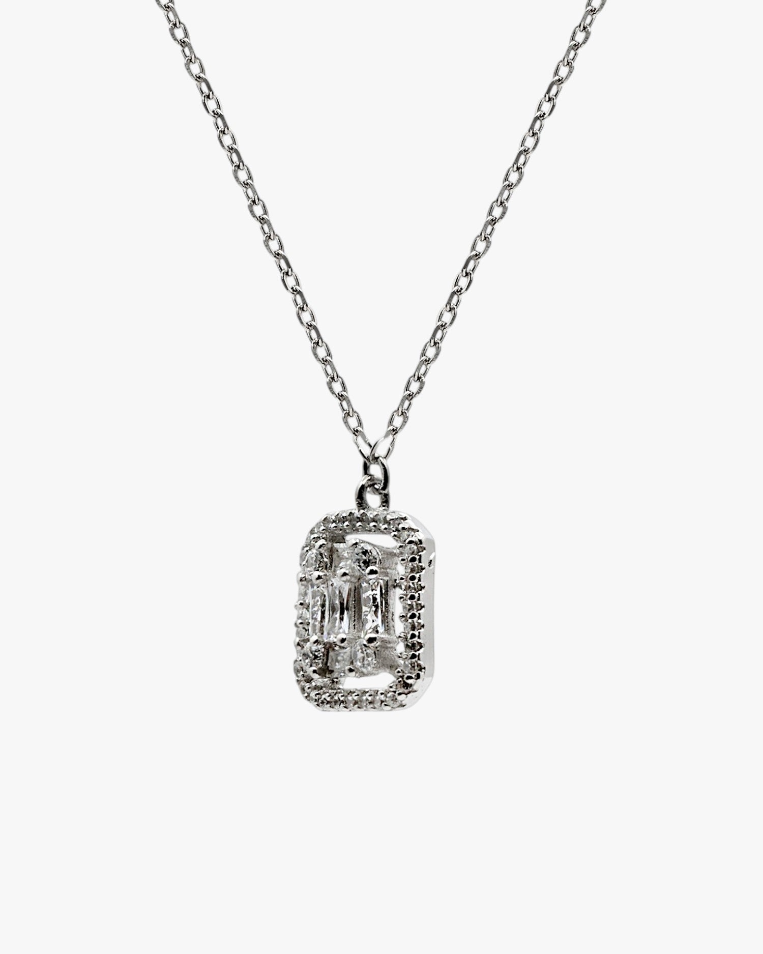 Petit collier en argent orné de zirconiums cubiques rectangulaires