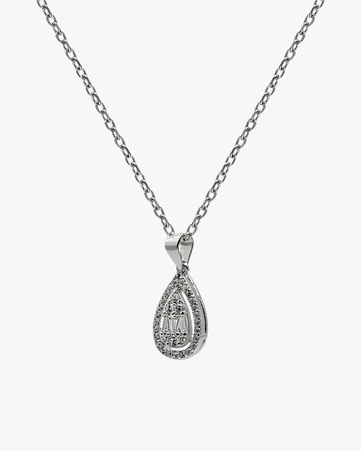 Petit collier double en argent avec zircon cubique en forme de goutte