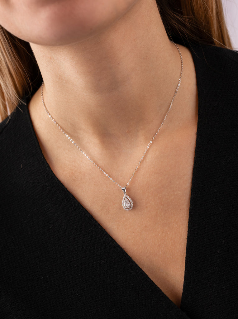 Petit collier double en argent avec zircon cubique en forme de goutte