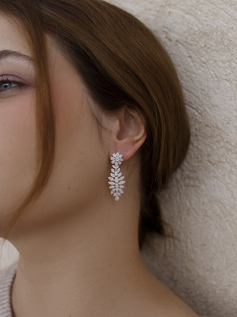 Long bridal earrings with floral inspiration