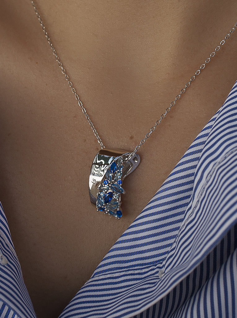 Colorful gemstone pendant in blue tones with floral inspiration